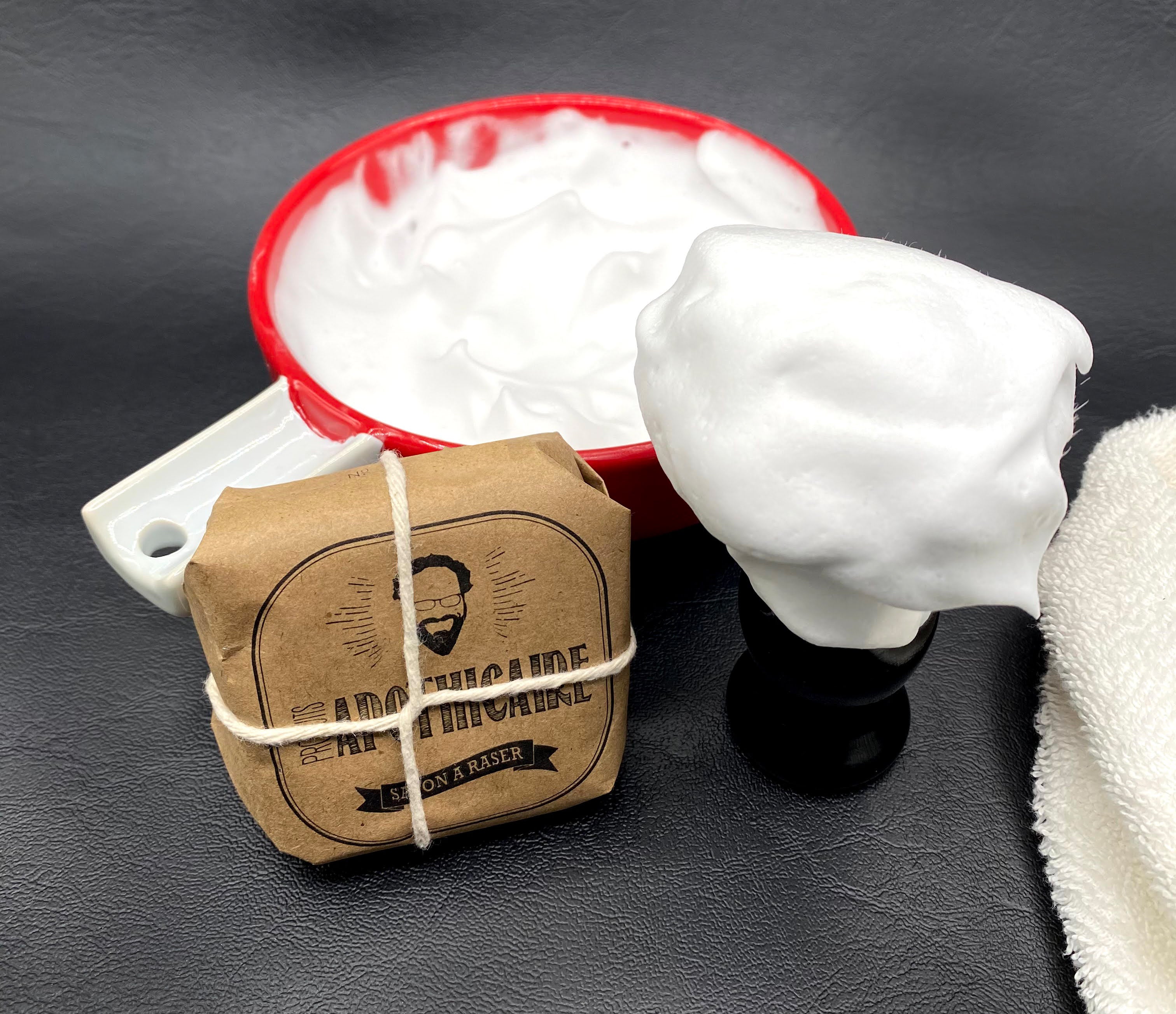 Savon à raser peau sensible – le confort du rasage traditionnel